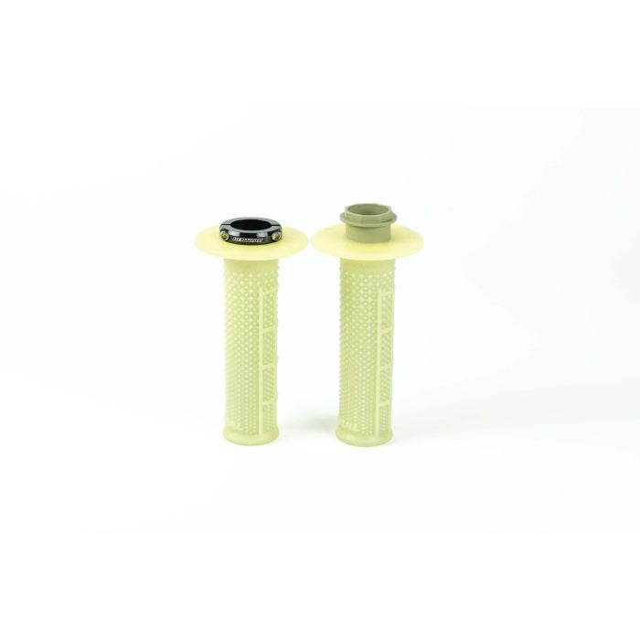 Renthal MX R-Works Lock-On Grips Kevlar Aramid Half Waffle für Motocross und Enduro Motorräder, strapazierfähige Gummigriffe mit Kevlar Aramid Verstärkung und Half Waffle Design für überlegenen Grip, Komfort und Langlebigkeit, ideal für anspruchsvolle Fahrer, die höchste Leistung und Kontrolle suchen
