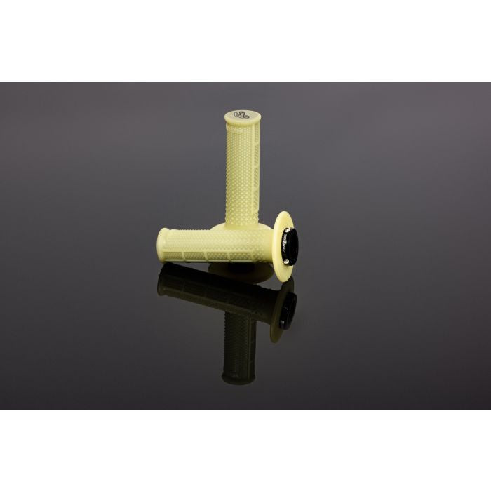 Renthal MX R-Works Lock-On Grips Kevlar Aramid Half Waffle für Motocross und Enduro Motorräder, strapazierfähige Gummigriffe mit Kevlar Aramid Verstärkung und Half Waffle Design für überlegenen Grip, Komfort und Langlebigkeit, ideal für anspruchsvolle Fahrer, die höchste Leistung und Kontrolle suchen