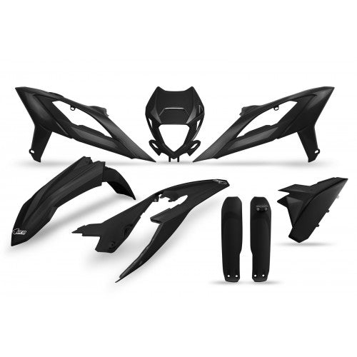 "UFO Plastikkit in Schwarz für BETA RR 2023 – Hochwertiges und langlebiges Plastikkit, speziell für das BETA RR 2023 Modell entwickelt. Dieses schwarze Plastikkit bietet eine exakte Passform, verbesserten Schutz und erhöhte Haltbarkeit für dein Motorrad. Ideal für Motocross- und Enduro-Fahrer, die sowohl das Design als auch die Leistung ihres BETA RR optimieren möchten."