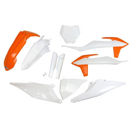 "UFO Plastikkit für KTM 19-22 OEM-Replica – Hochwertiges Plastikkit im OEM-Replica Design, speziell entwickelt für die KTM Modelle der Jahre 2019 bis 2022. Dieses Plastikkit sorgt für eine präzise Passform, bietet originalgetreues Design und erhöht den Schutz sowie die Haltbarkeit deines Motorrads. Perfekt für Motocross- und Enduro-Fahrer, die das Aussehen und die Leistung ihrer KTM Bikes aufwerten und im OEM-Replica Stil fahren möchten."