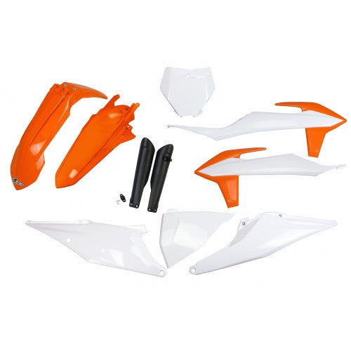 "UFO Plastikkit für KTM 19-22 OEM-Replica2 – Robustes Plastikkit im OEM-Replica2 Design, speziell entwickelt für die KTM Modelle der Jahre 2019 bis 2022. Dieses Plastikkit bietet eine exakte Passform, originalgetreues Aussehen und verbessert den Schutz sowie die Haltbarkeit deines Motorrads. Ideal für Motocross- und Enduro-Fahrer, die ihre KTM Bikes im OEM-Replica2 Stil aufwerten und die Leistung ihres Motorrads steigern möchten."