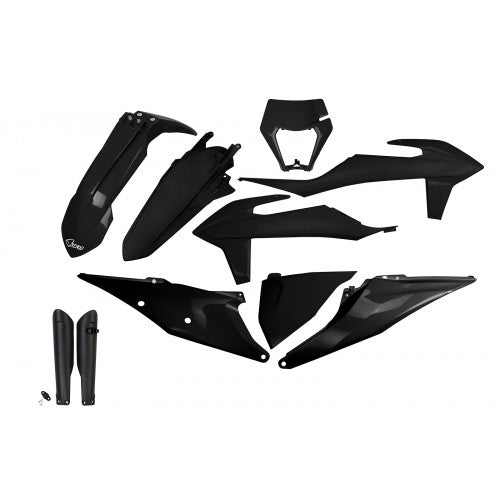 "UFO Plastikkit in Schwarz für KTM EXC/-F 2020-2023 – Robustes Plastikkit, speziell entwickelt für die KTM EXC und KTM EXC-F Modelle der Jahre 2020 bis 2023. Dieses schwarze Plastikkit bietet eine perfekte Passform, hervorragenden Schutz und verbessert die Haltbarkeit deines Motorrads. Ideal für Motocross- und Enduro-Fahrer, die auf der Suche nach einer langlebigen und funktionalen Lösung für ihr KTM EXC Bike sind."