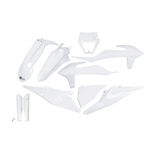"UFO Plastikkit in Weiß für KTM EXC/-F 2020-2023 – Hochwertiges Plastikkit für die KTM EXC und KTM EXC-F Modelle der Jahre 2020 bis 2023. Dieses weiße Plastikkit bietet eine perfekte Passform und schützt dein Motorrad vor äußeren Einflüssen. Mit langlebiger Bauweise verbessert es sowohl den Schutz als auch die Leistung deines Bikes. Ideal für Motocross- und Enduro-Fahrer, die ihre KTM EXC aufwerten möchten."