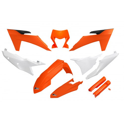 "UFO Plastikkit für KTM EXC/-F OEM-REPLICA – Hochwertiges Plastikkit im OEM-Replica Design, speziell entwickelt für die KTM EXC und KTM EXC-F Modelle. Dieses Plastikkit bietet eine perfekte Passform, originalgetreues Aussehen und erhöht den Schutz sowie die Haltbarkeit deines Motorrads. Ideal für Motocross- und Enduro-Fahrer, die ihre KTM EXC oder EXC-F mit einem OEM-Replica Look ausstatten möchten, um sowohl die Leistung als auch das Design zu verbessern."