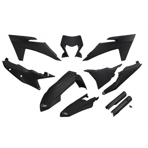 "UFO Plastikkit in Schwarz für KTM EXC/-F – Robustes Plastikkit in Schwarz, speziell entwickelt für die KTM EXC und KTM EXC-F Modelle. Dieses Plastikkit sorgt für eine präzise Passform, bietet hervorragenden Schutz und steigert die Haltbarkeit deines Motorrads. Ideal für Motocross- und Enduro-Fahrer, die sowohl das Aussehen als auch die Leistung ihrer KTM EXC oder EXC-F Bikes verbessern möchten."