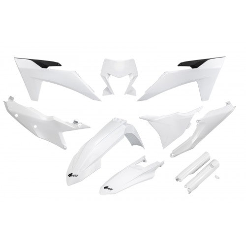 "UFO Plastikkit in Weiß für KTM EXC/-F – Hochwertiges Plastikkit in Weiß, speziell entwickelt für die KTM EXC und KTM EXC-F Modelle. Dieses Plastikkit bietet eine präzise Passform, erhöht den Schutz und verbessert die Haltbarkeit deines Motorrads. Perfekt für Motocross- und Enduro-Fahrer, die die Optik und Leistung ihrer KTM EXC oder EXC-F Bikes optimieren möchten."