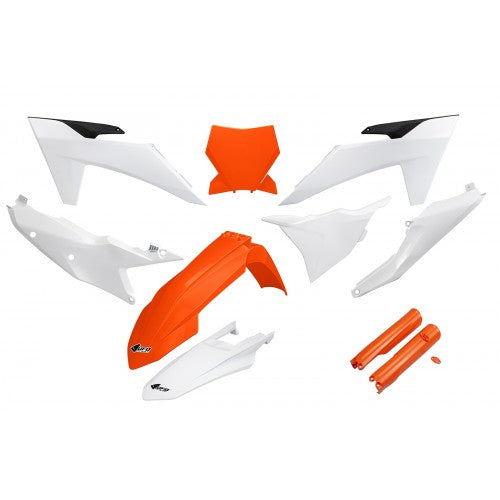 "UFO Plastikkit für KTM im OEM-Replica Design – Hochwertiges Plastikkit im OEM-Replica Stil, speziell für KTM Motorräder entwickelt. Dieses Plastikkit sorgt für eine präzise Passform, verbessert den Schutz und steigert die Haltbarkeit deines KTM Bikes. Ideal für Motocross- und Enduro-Fahrer, die ihre KTM Motorräder mit einem originalgetreuen Design ausstatten möchten, um sowohl Aussehen als auch Leistung zu optimieren."