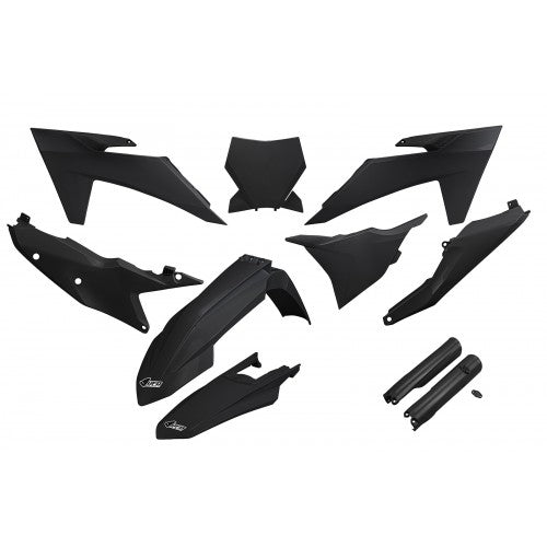 "UFO Plastikkit für KTM in Schwarz – Robustes und langlebiges Plastikkit in stilvollem Schwarz, speziell entwickelt für KTM Motorräder. Dieses Plastikkit sorgt für eine exakte Passform und verbessert den Schutz sowie die Haltbarkeit deines Bikes. Perfekt für Motocross- und Enduro-Fahrer, die ihre KTM Motorräder mit einem eleganten, professionellen Look ausstatten und gleichzeitig die Leistung steigern möchten."